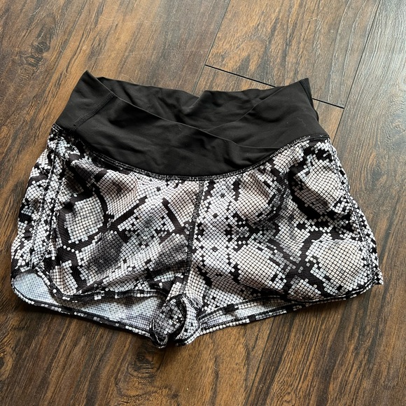 Lululemon sunset salutation short - Picture 4 of 6